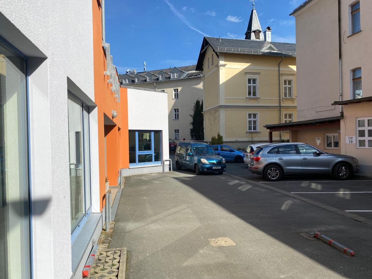 Fewo Roland Ranft Direkt Am Kurpark Barrierearm 60Qm Bad Elster Exterior foto