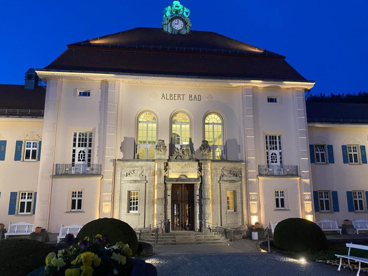 Fewo Roland Ranft Direkt Am Kurpark Barrierearm 60Qm Bad Elster Exterior foto