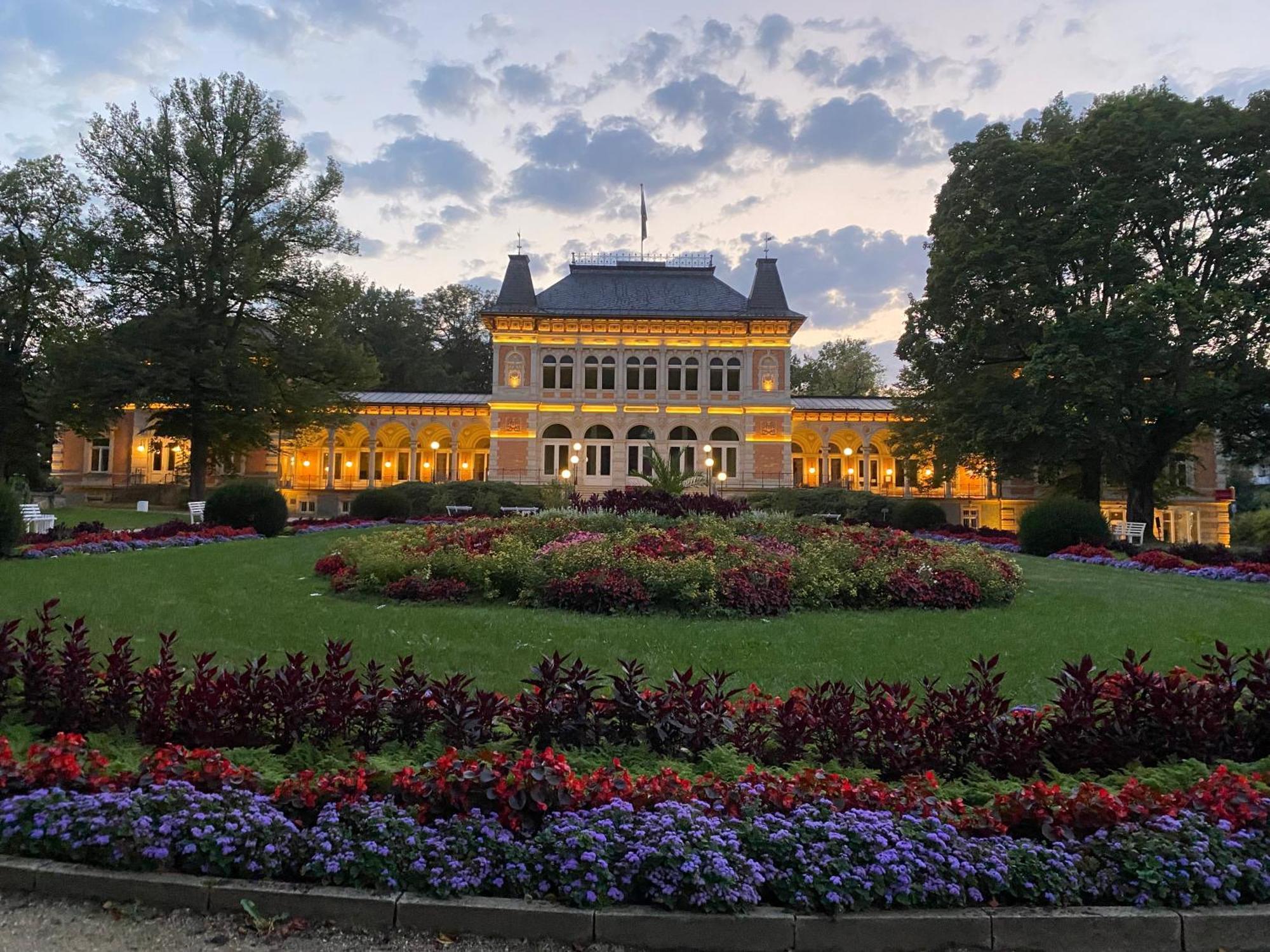 Fewo Roland Ranft Direkt Am Kurpark Barrierearm 60Qm Bad Elster Exterior foto